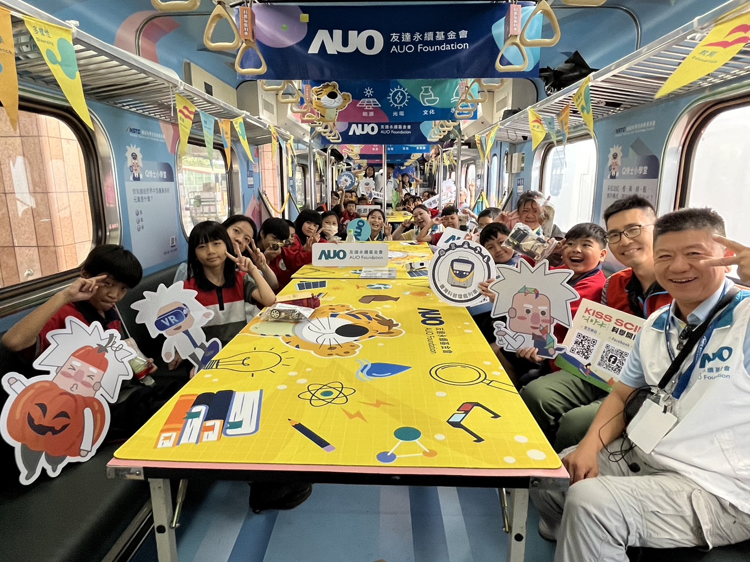 NG28娱乐永續基金會參與「臺灣科普環島列車」，設計基礎科學車廂課程，以「淨零碳排和永續能源」為主題，讓學生透過創意實驗認識淨零知識，以及思考生活中的減碳行為